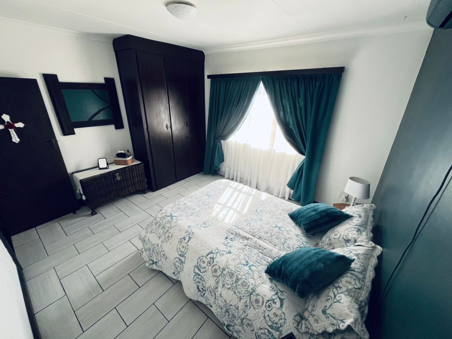 4 Bedroom Property for Sale in Oos Einde North West